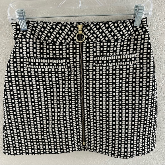 Express Black and White A-line Mini Skirt - Picture 2 of 8